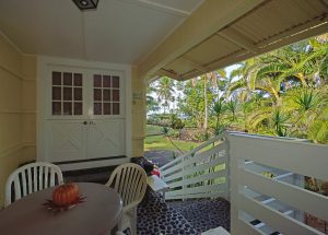 Lilikoi house front porch, vacation rental in Hilo, Hawaii